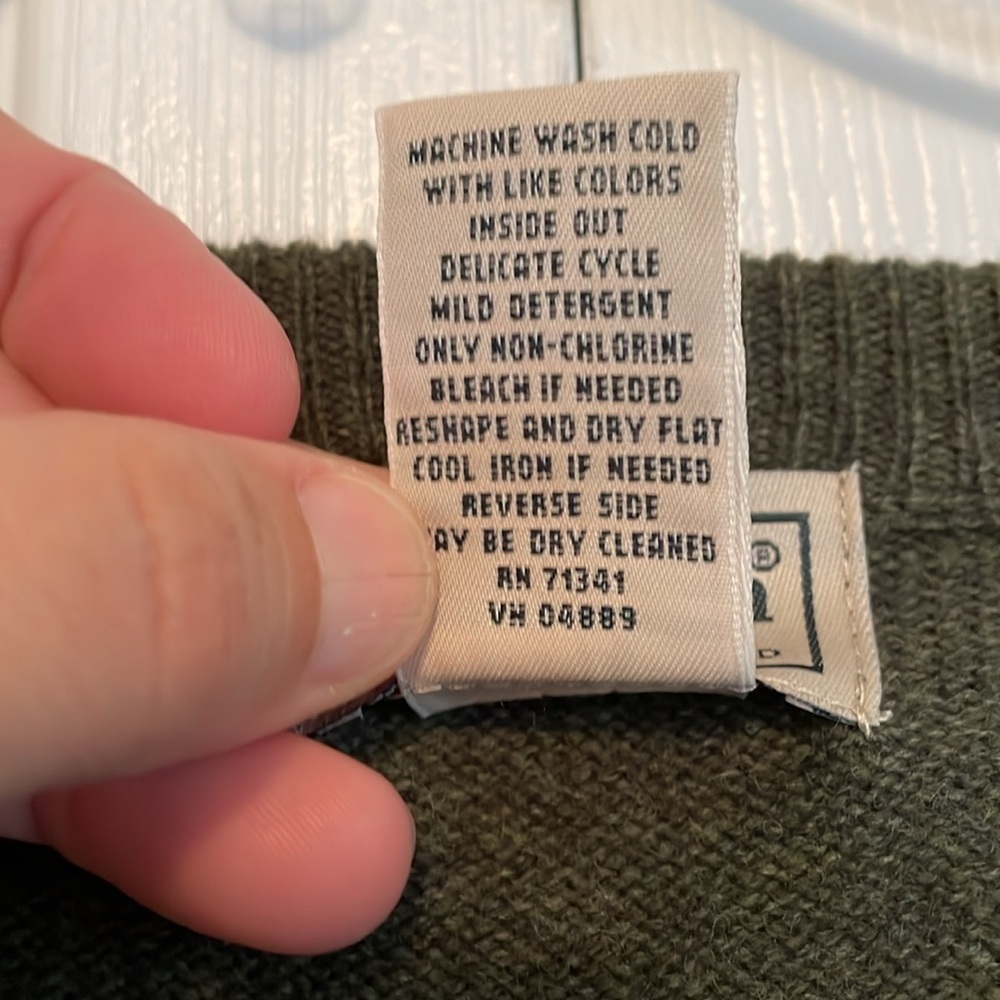 Men’s LL Bean Sz XL 100% Lambs’ Wool olive knit sweater. V neck long sleeved - Picture 3 of 9